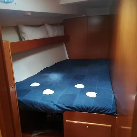 Bateau-hôtel Ulisse Ostie