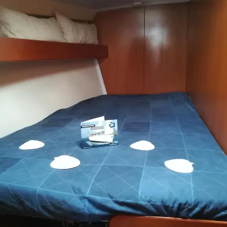 Bateau-hôtel Ulisse Ostie